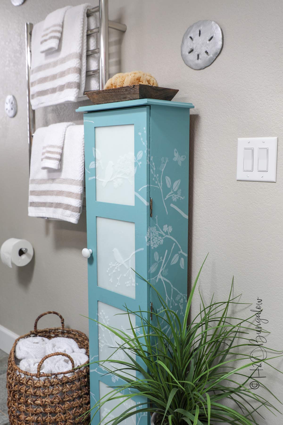 Hidden storage in this cabinets with shelves. Find many more shelf ideas in this post #shelvingideas