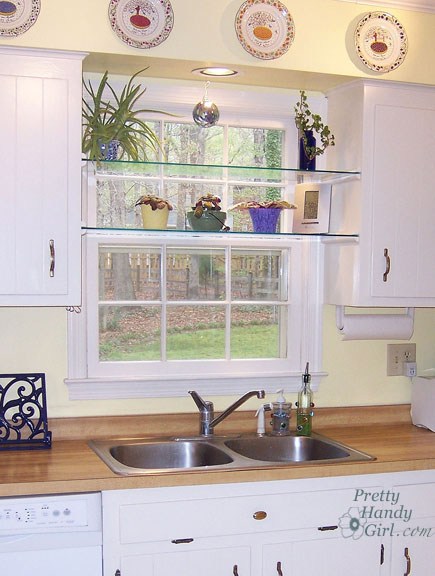 glass open kitchen shelves 