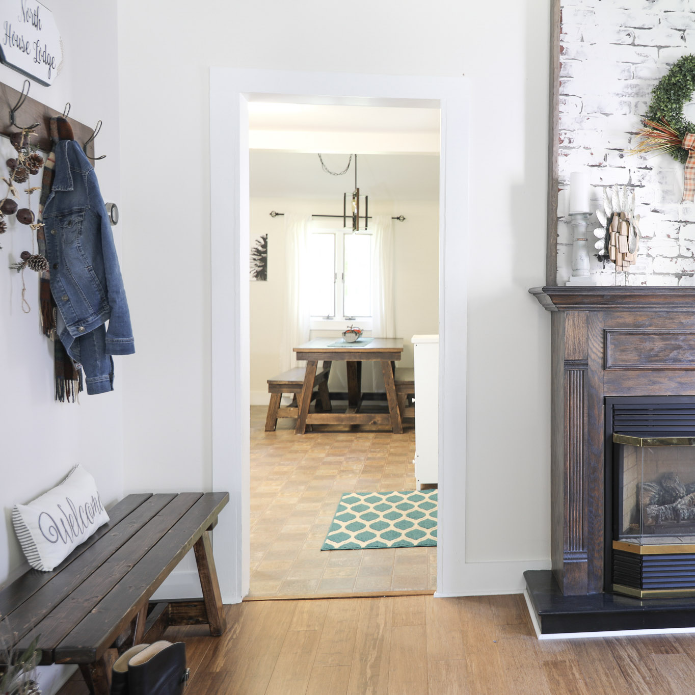 How To Build a DIY Farmhouse Table - H2OBungalow