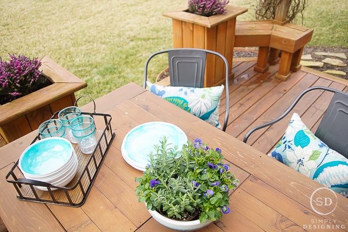 farmhouse outdoor dining area 