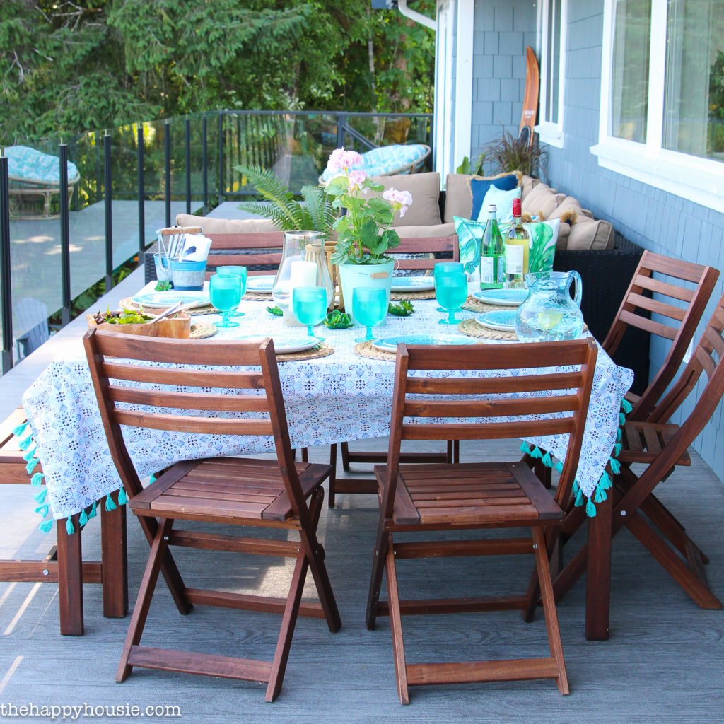 outdoor table with blue dishes 