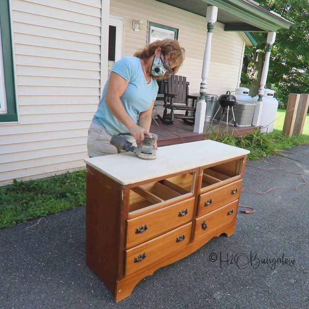 Prepping the dresser to paint. How to prepare furniture for painting, furniture painting tips, what you need to do a furniture makeover #furnituremakeover #paintingtips #videotutorial 