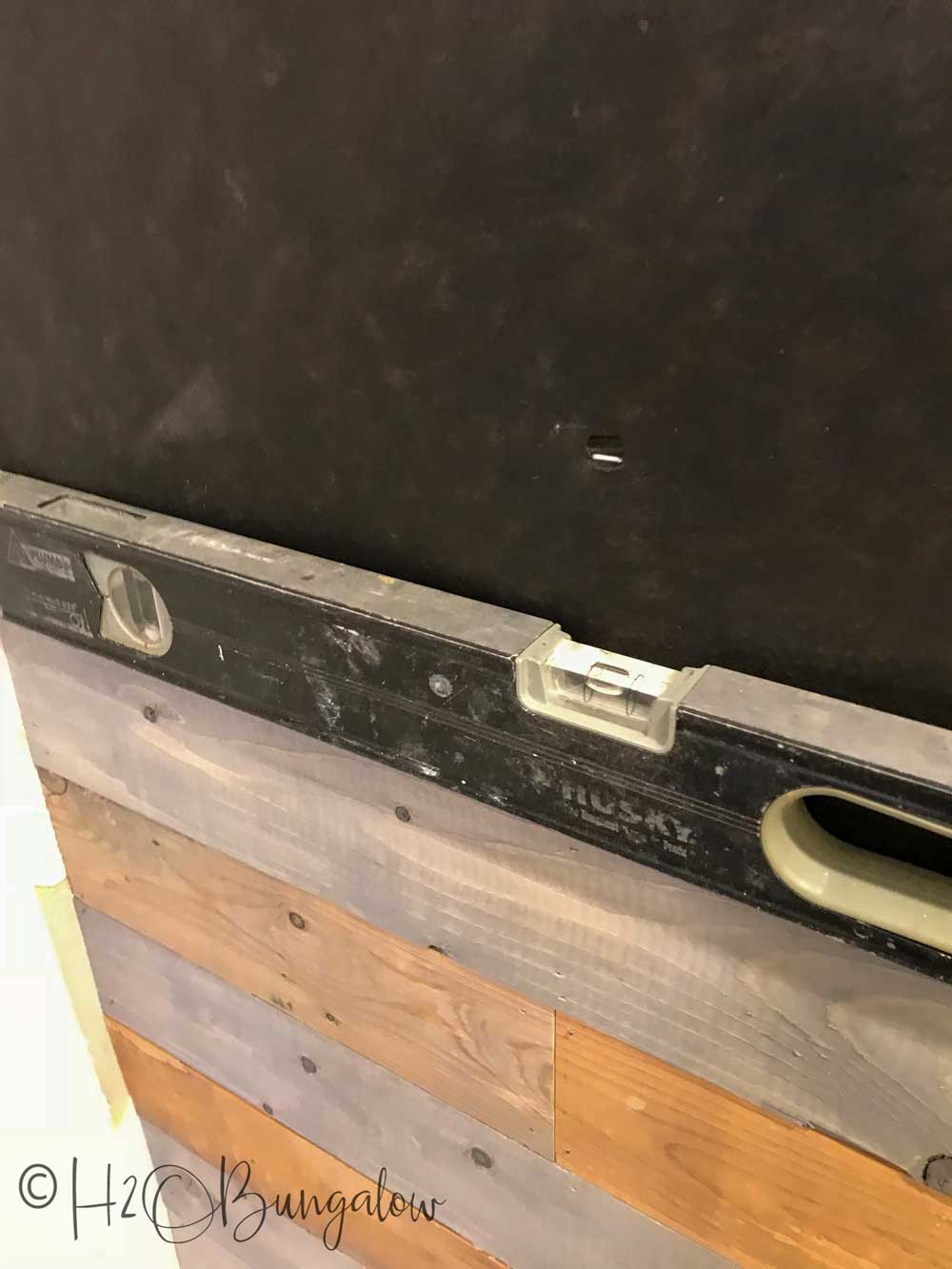 How to Make a Pallet Wood Wall H2OBungalow