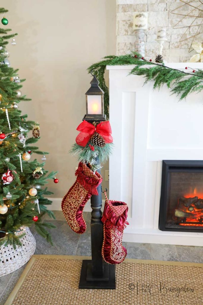 Make this DIY stocking holder stand. A freestanding stocking holder is a great way to hang Christmas stockings you don't have a fireplace mantle to hang them on. #christmasdecor #stockingholder 