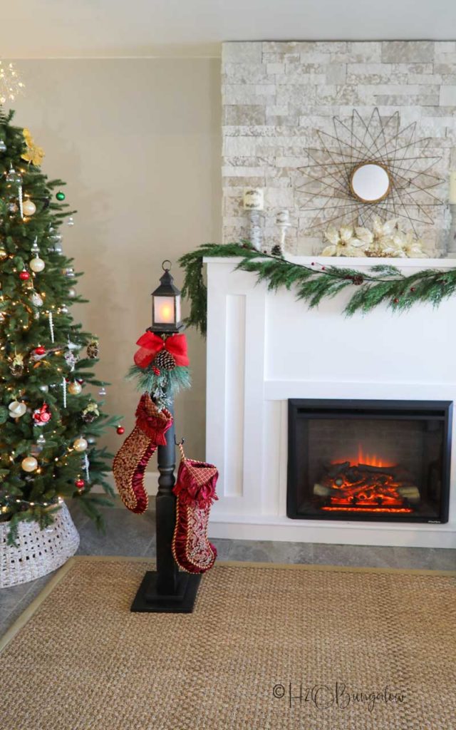 Make this DIY stocking holder stand. A freestanding stocking holder is a great way to hang Christmas stockings you don't have a fireplace mantle to hang them on. #christmasdecor #stockingholder 