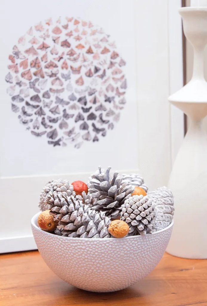 painted pinecones 