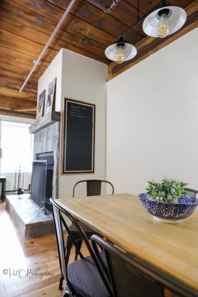 Dining room with fireplace 